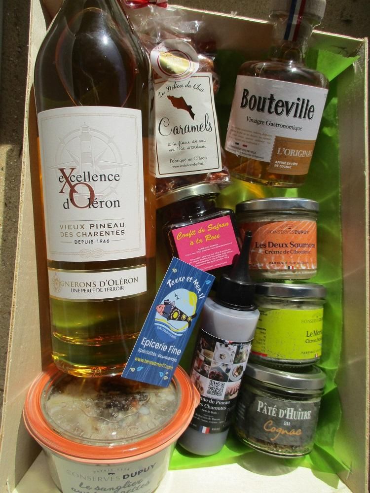 coffret gourmand de départ à la retraite composé de produits de Charente-Maritime.
